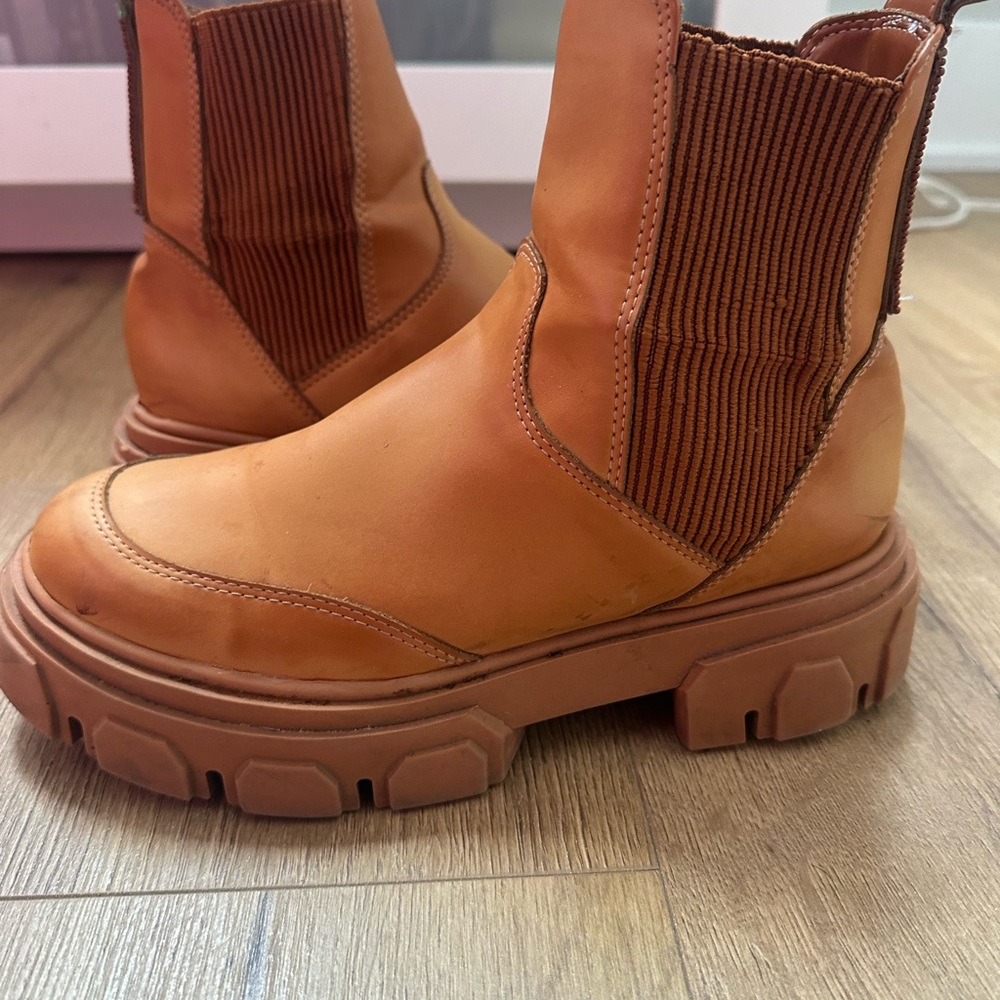 Farm Rio Lug Sole Chelsea Boots